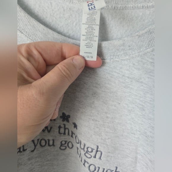 Gray Crewneck Sweater GROW THROUGH WHAT YOU GO THROUGH Sz  Large - Picture 3 of 3